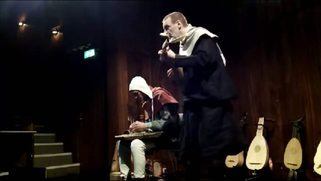 Psaltery played by Andy Casserley, with Ian Pittaway on voice and gittern, playing together as The Night Watch. There comes a ship a sailing is a traditional German nativity carol which accumulated verses through the late mediaeval, renaissance and early baroque periods. The first two verses are from a manuscript dated 1470-80, now in the Royal Library, Berlin; the remaining verses are from Jan Suderman, Gesange (Song), 1626; and the melody is that given for it in Andernach Gesangbuch (Andernach Hymns), Köln, 1608. The English verses from the original German are by Ian Pittaway.