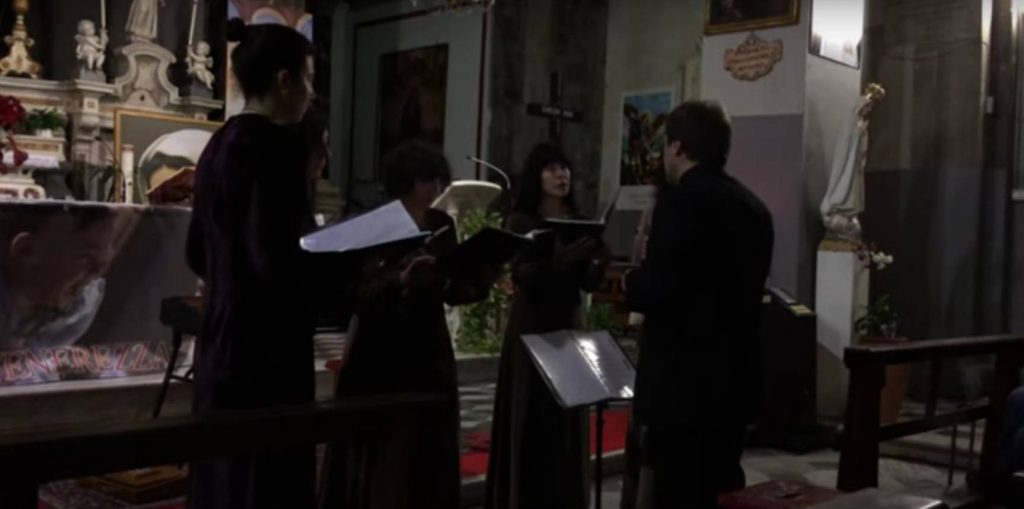 La Spezia sing Perspice Christicola. Since the ground bass is missing in the Latin text they have, like many ensembles, created their own.